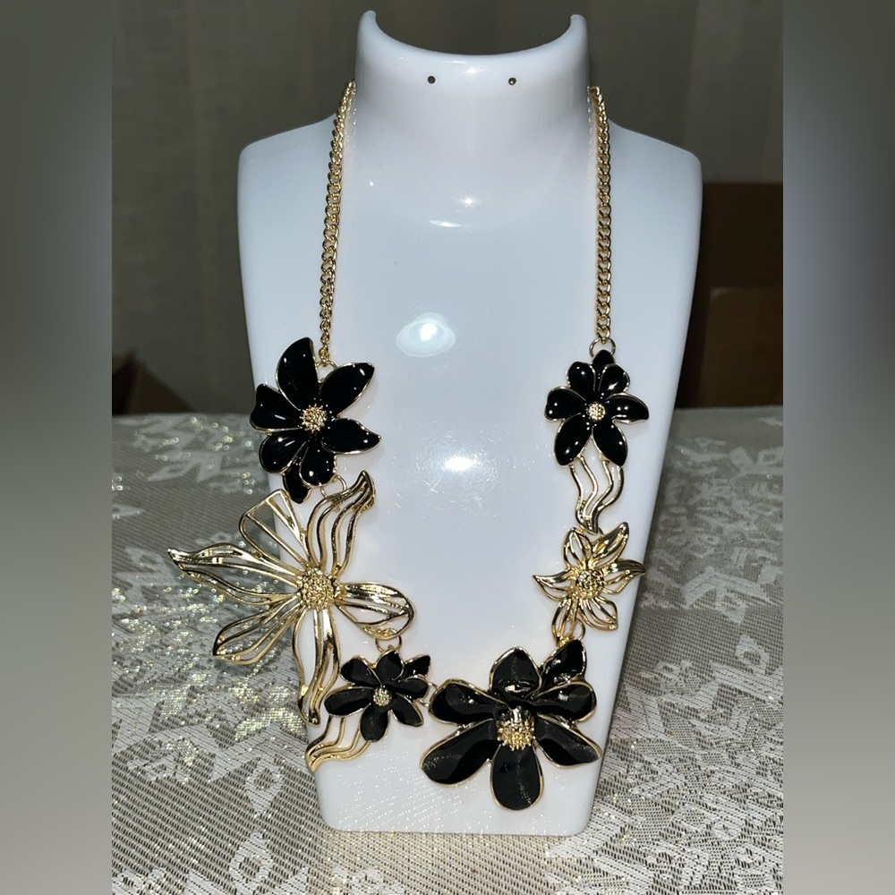 Black & Gold Floral Statement Necklace NEW!